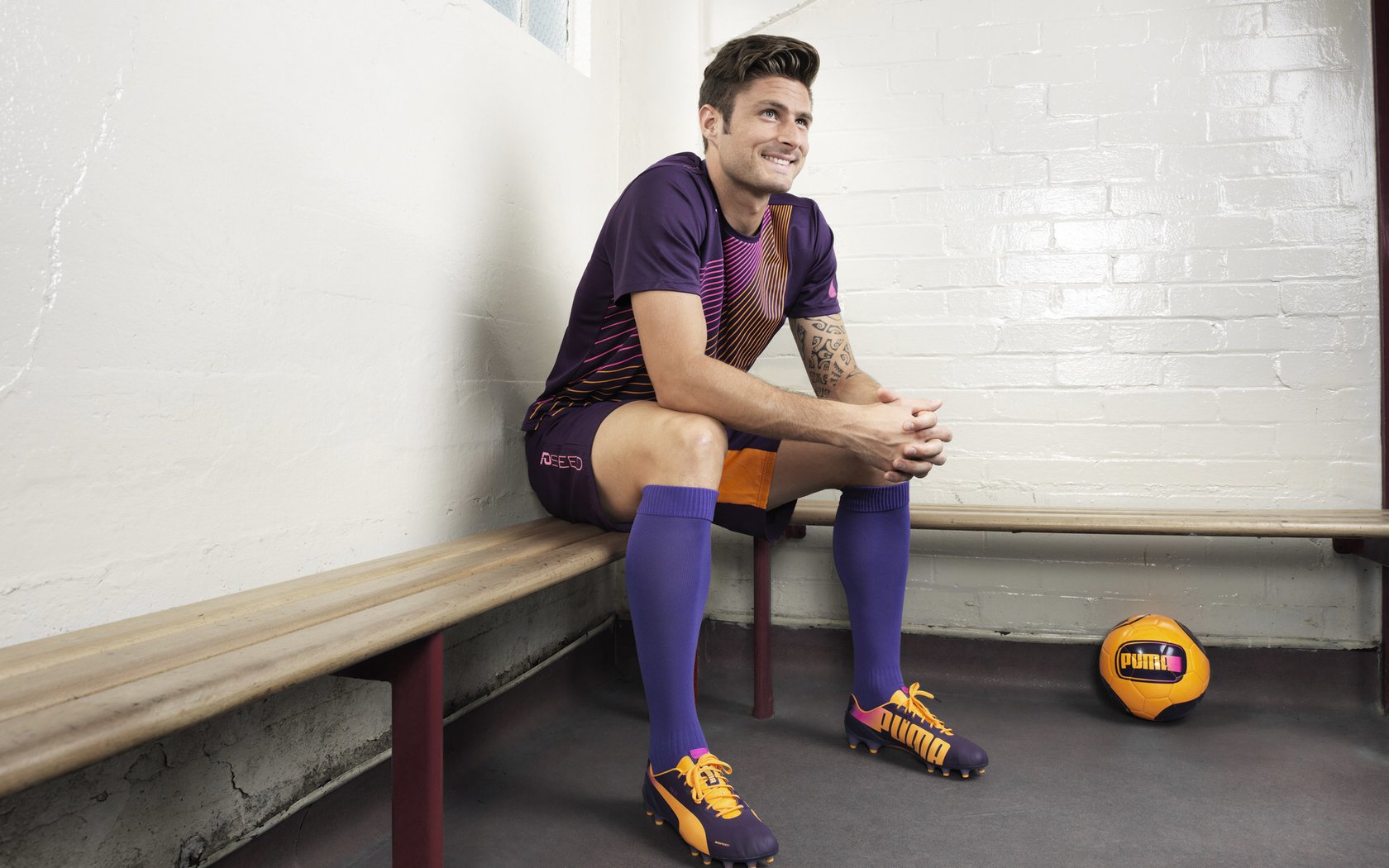 欧冠淘汰赛之夜，加克波，从安菲尔德暗影到欧洲之巅的制胜者