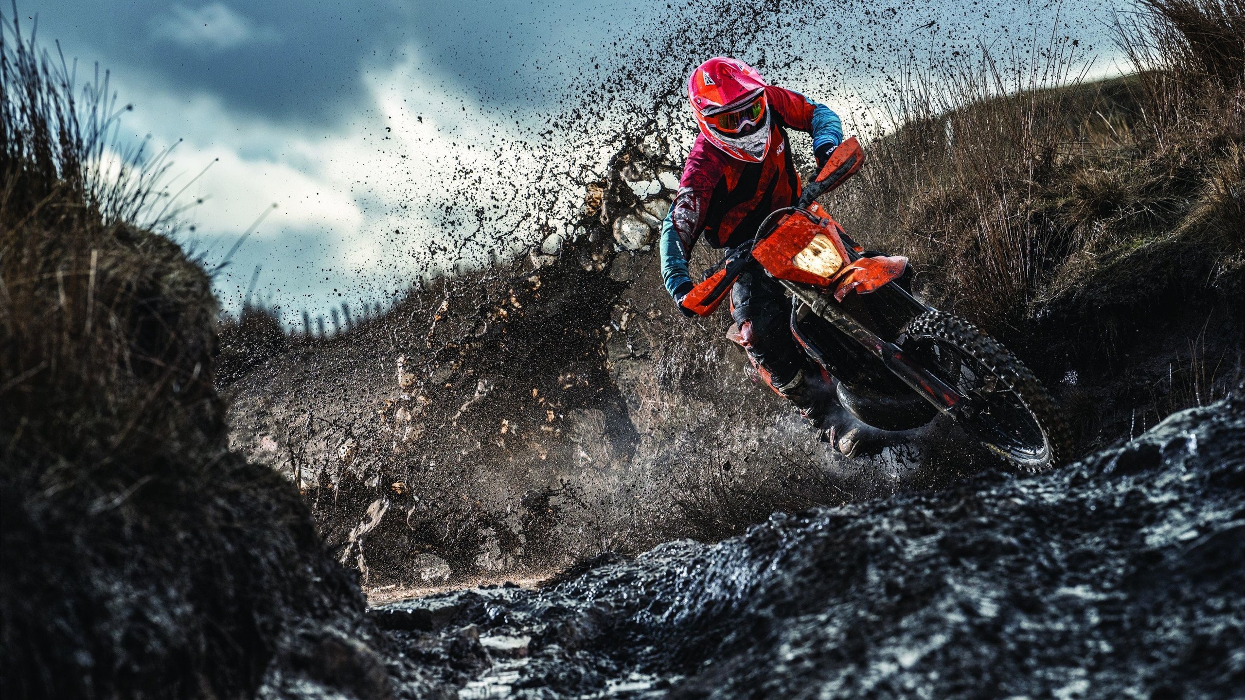 莱奥，佛罗伦萨强压下的洪都拉斯闪电，在年度焦点之战中接管比赛